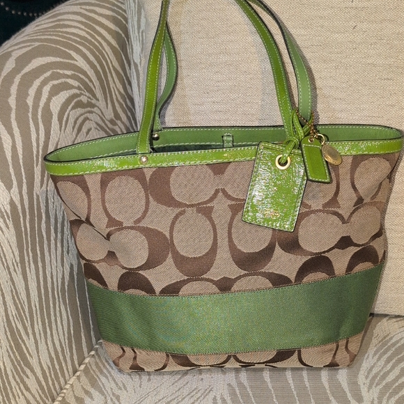 Coach Handbags - Coach Signature C Tote With Green Apple Patent Leather Trim 2006 Style 10124